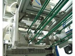 cnc精密機械加工：龍門式cnc精密機械加工設備就用得較為多的設備，他的通用性很廣