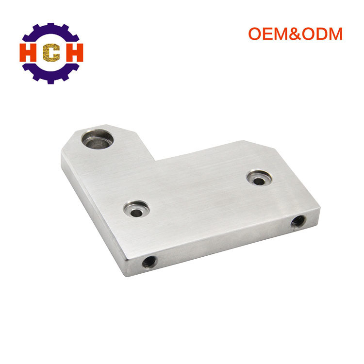 使用cnc精密機(jī)械加工汽車內(nèi)飾件的非標(biāo)準(zhǔn)零件加工由模擬裝置控制